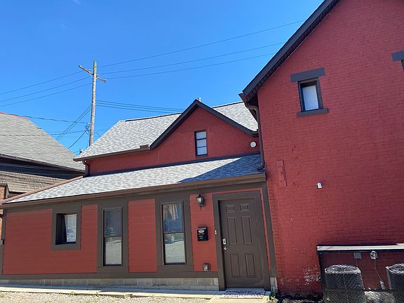 4th image of 529 E Town St