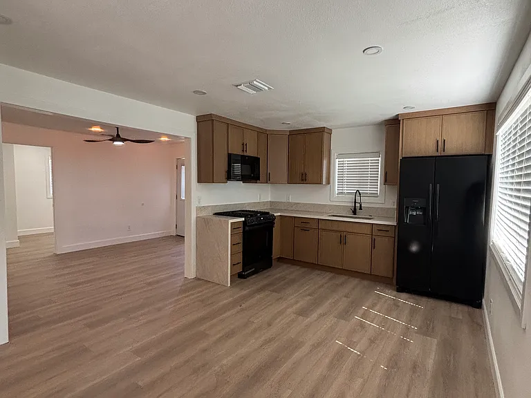 2045 Nolan Ct — Photo 2