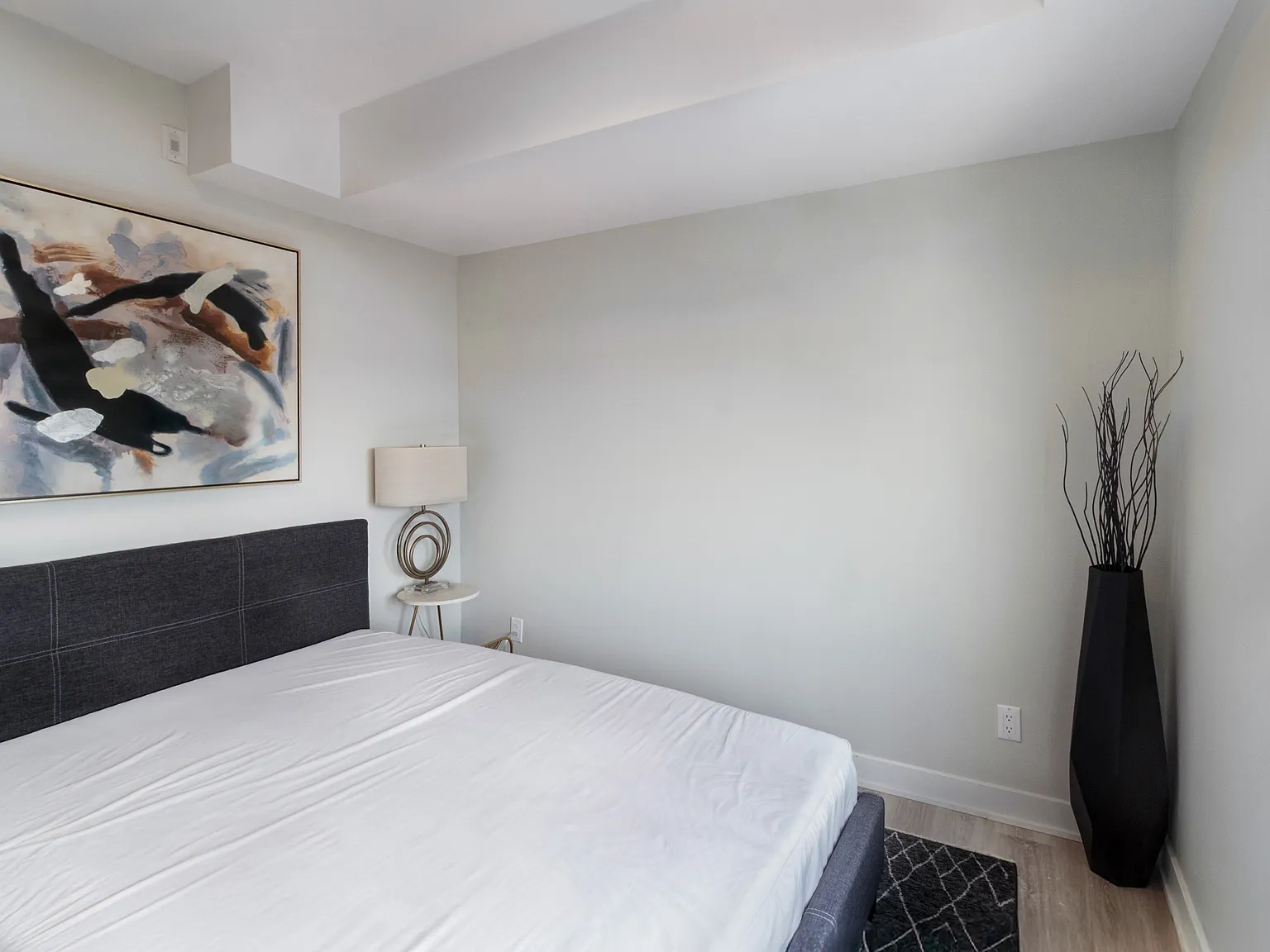 86 Hinton Avenue North — Photo 2