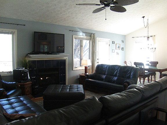 5th image of 223 Clubhouse Dr