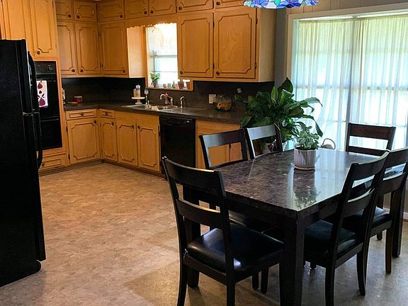 3rd image of 718 Wildwood Dr