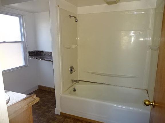 4th image of 1675 Elbur Ave