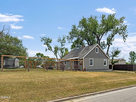 3rd image of 4 Hanks St