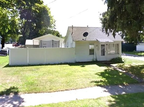 40 E State Rd, Grant, MI 49327