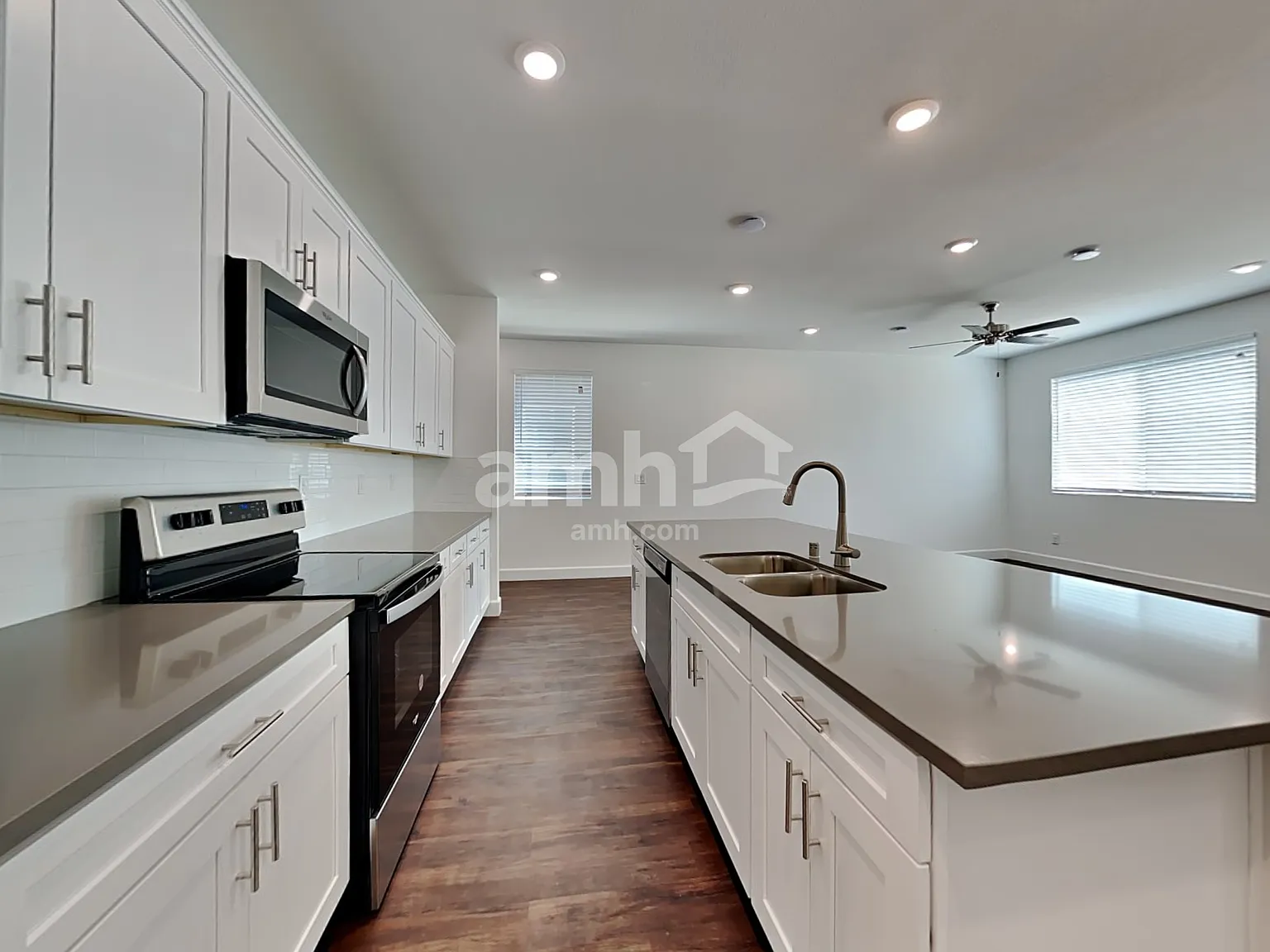 3 bed, 2.5 bath, 2041 sqft, $2,550 — Photo 3