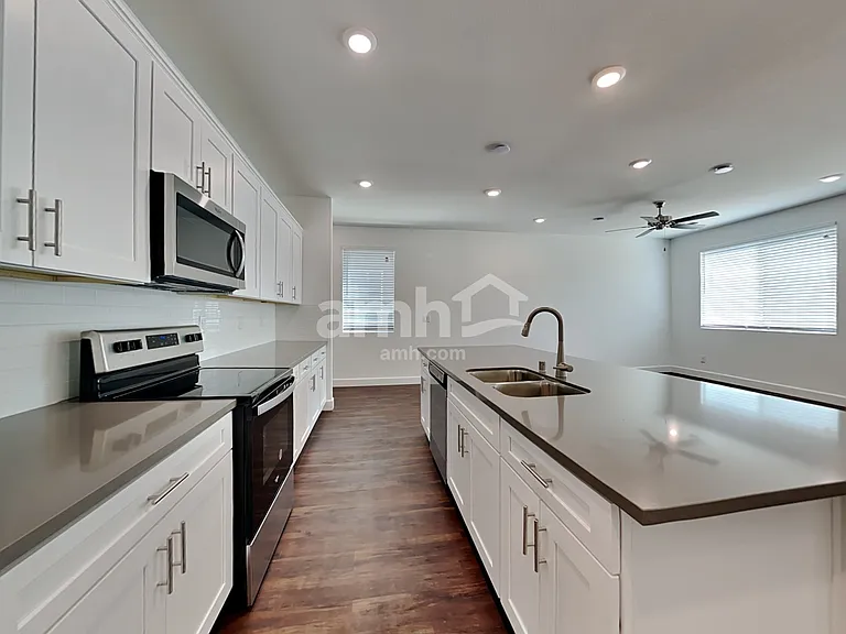 10413 Medusita St — Photo 3