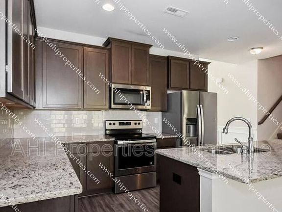 3rd image of 40 Astoria Ln