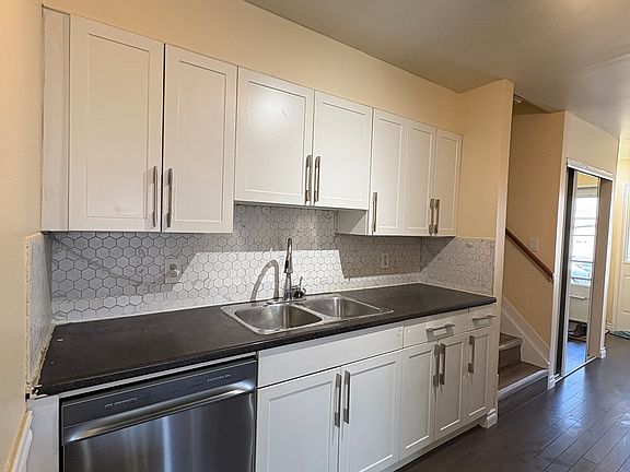 5th image of 18 Marchant Cres