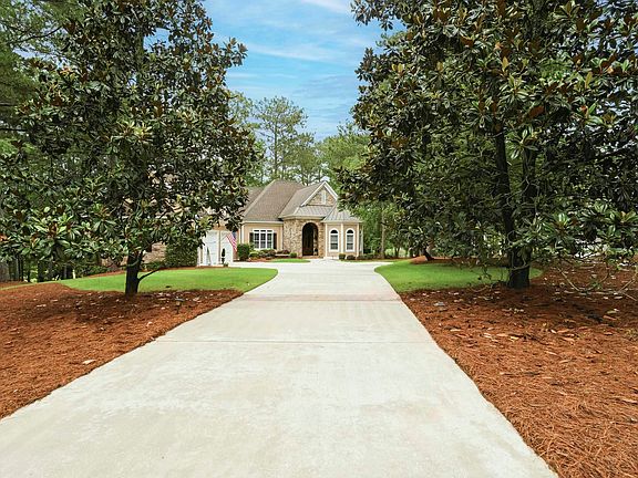 3rd image of 1051 Cawthorne Ln
