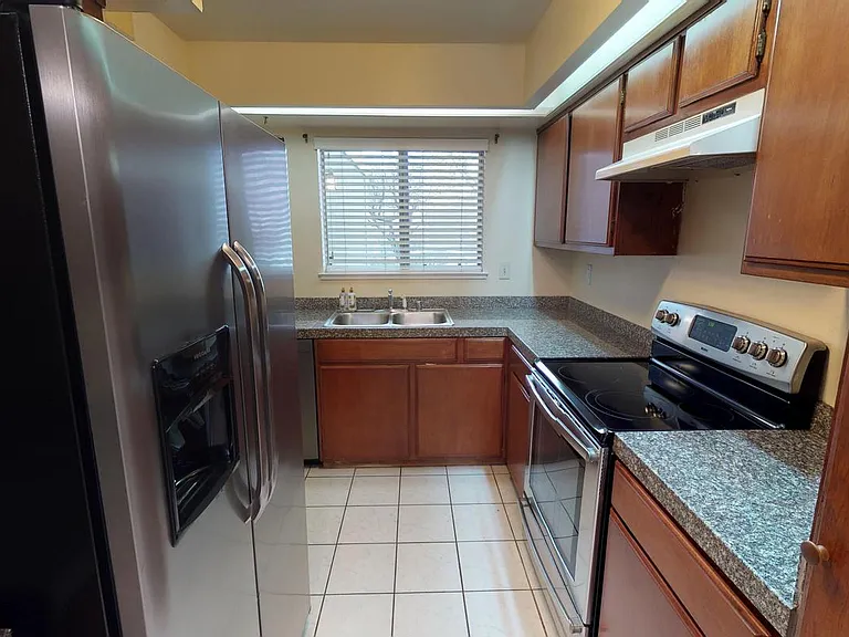 702 Cassia St — Photo 3