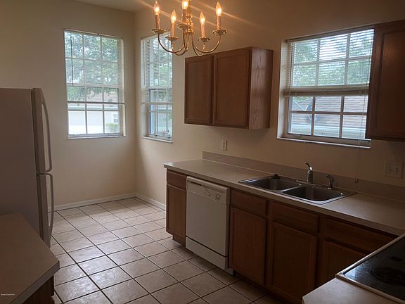 2nd image of 1632 Derby Ln #1632