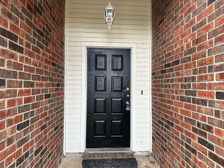 249 Stallion Dr — Photo 3