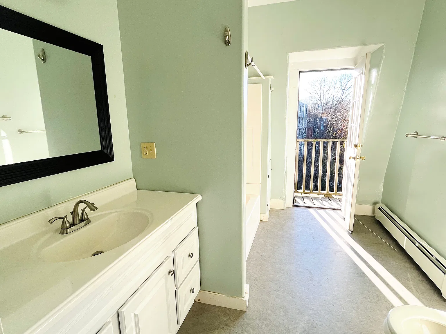 2 bed, 800 sqft, $1,750 — Photo 3