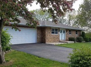 29 Circle Ct, Pekin, IL