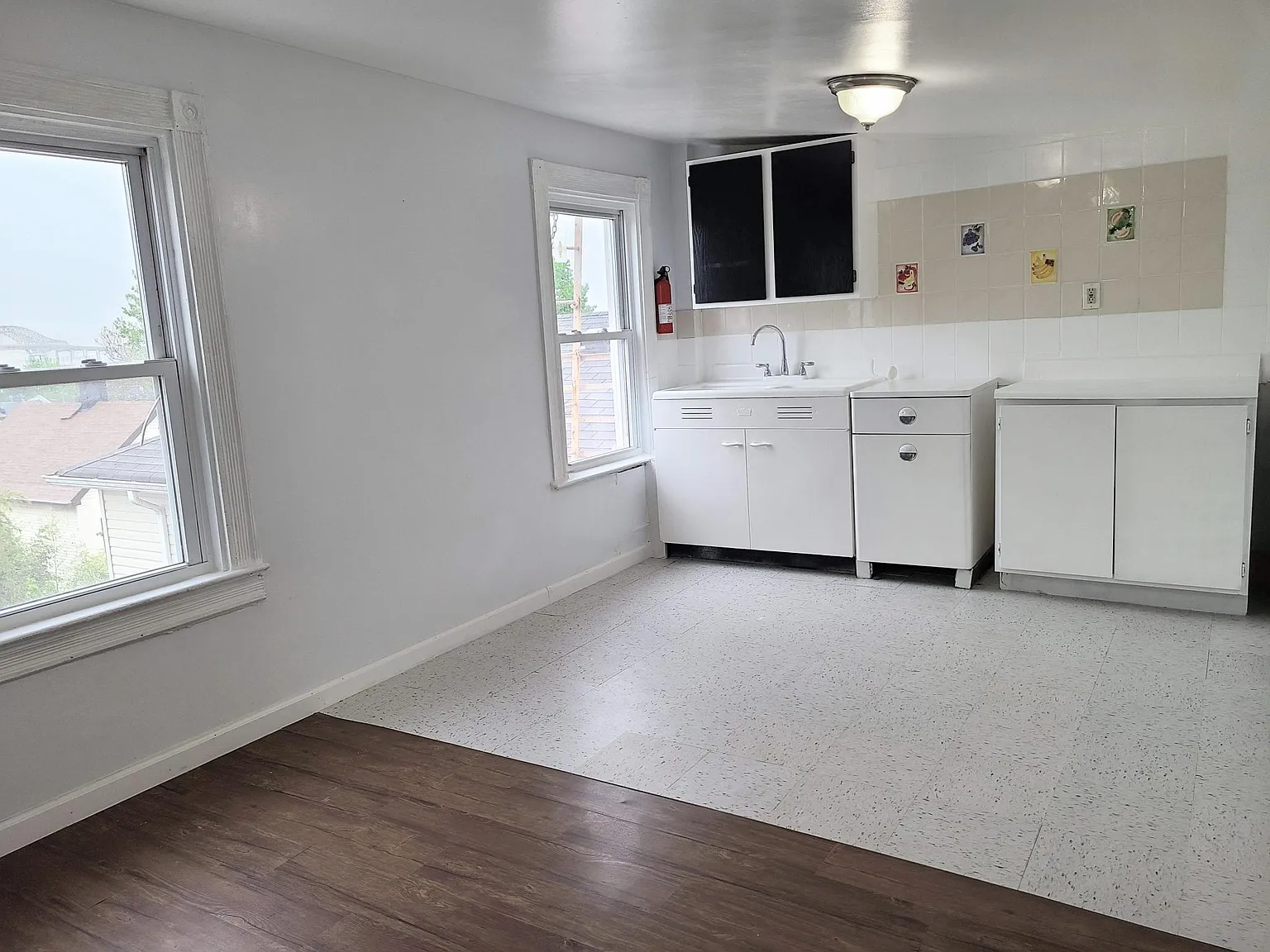 191 Bartholdi Ave — Photo 2