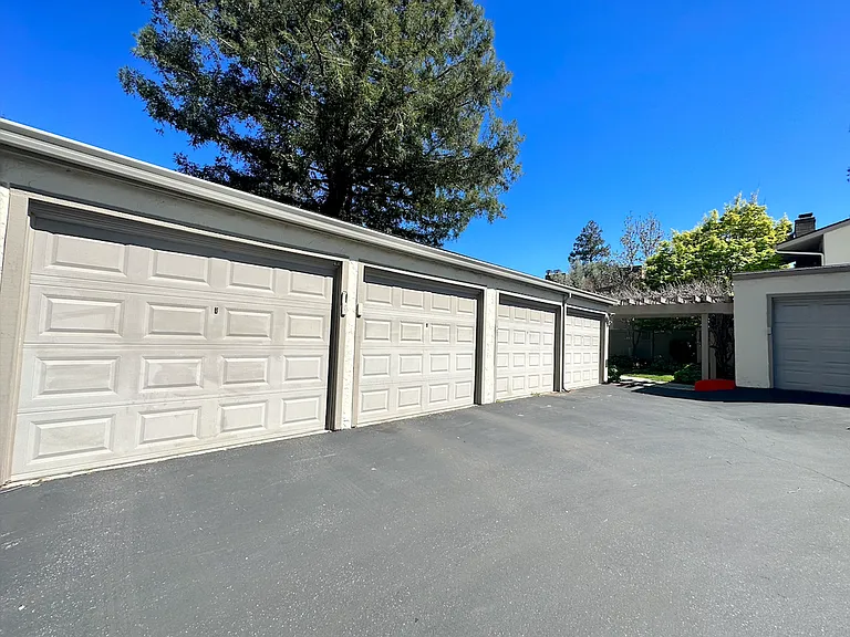 19820 Vineyard Ln — Photo 20