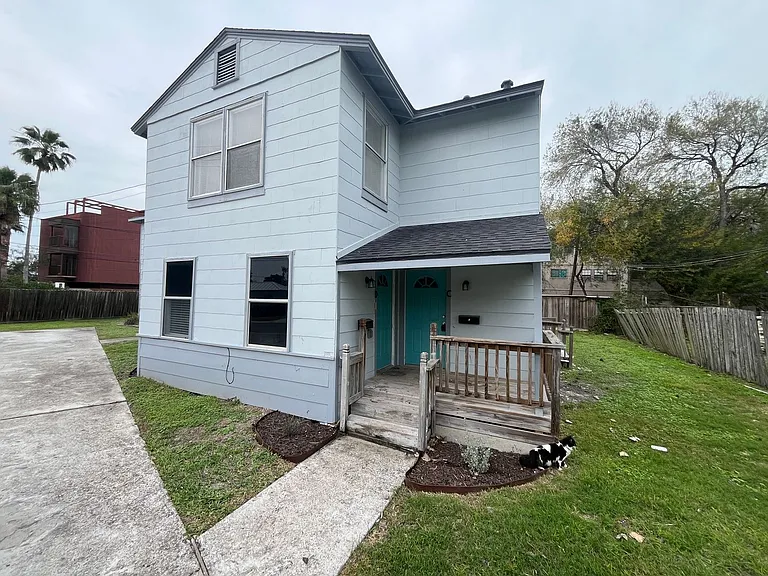 3412 Denver Ave #D — Photo 1