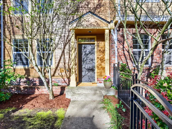 857 NE Caden Ave, Hillsboro, OR 97124