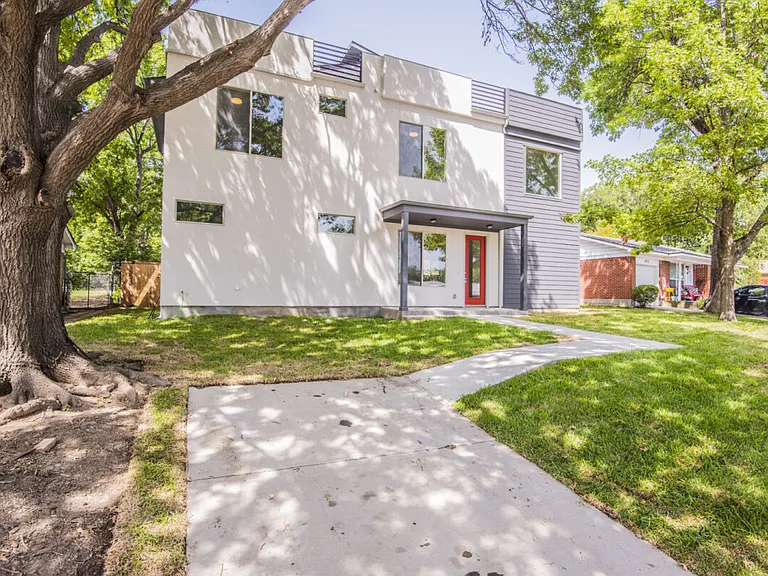8718 Boundbrook Ave — Photo 3