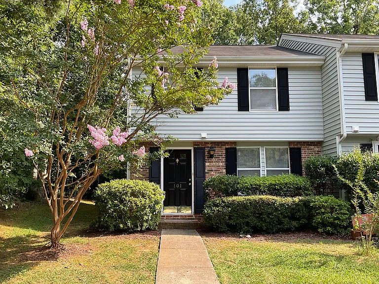 101 Luxon Pl — Photo 1
