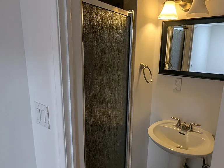 53 Seward Cres #LOWER LEVEL — Photo 9