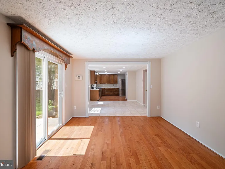 1103 Burwick Dr — Photo 7