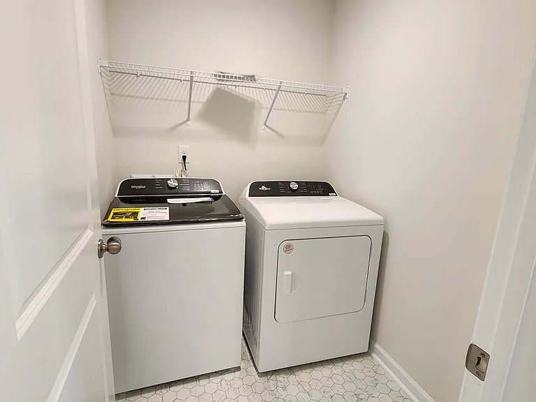 Laundry room on 2nd level