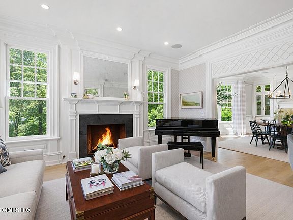 4th image of 247 Riverside Ave