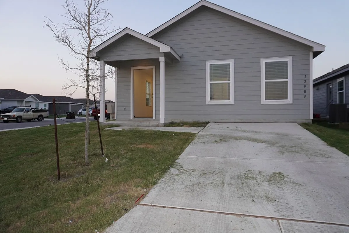 3 bed, 2.0 bath, 1450 sqft, $1,500 — Photo 2