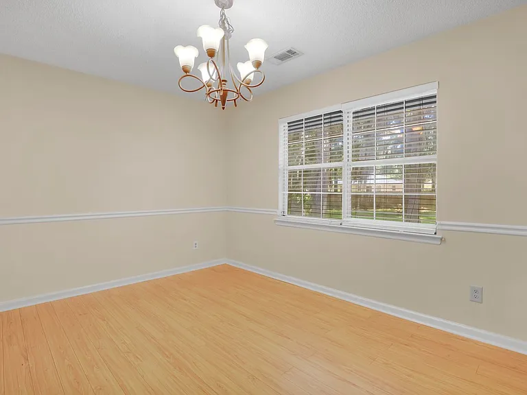 8 N Nicholson Cir — Photo 16