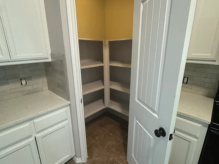4408 Brooklyn Ave — Photo 12