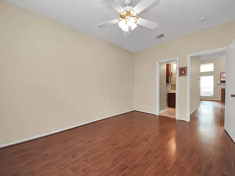 1022 Memorial Village Dr — Photo 15