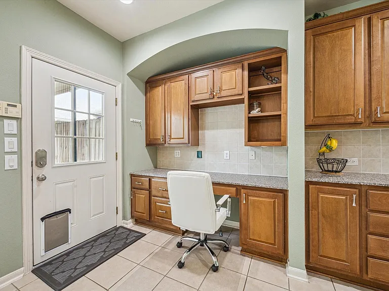 2403 Clippers Sq — Photo 8