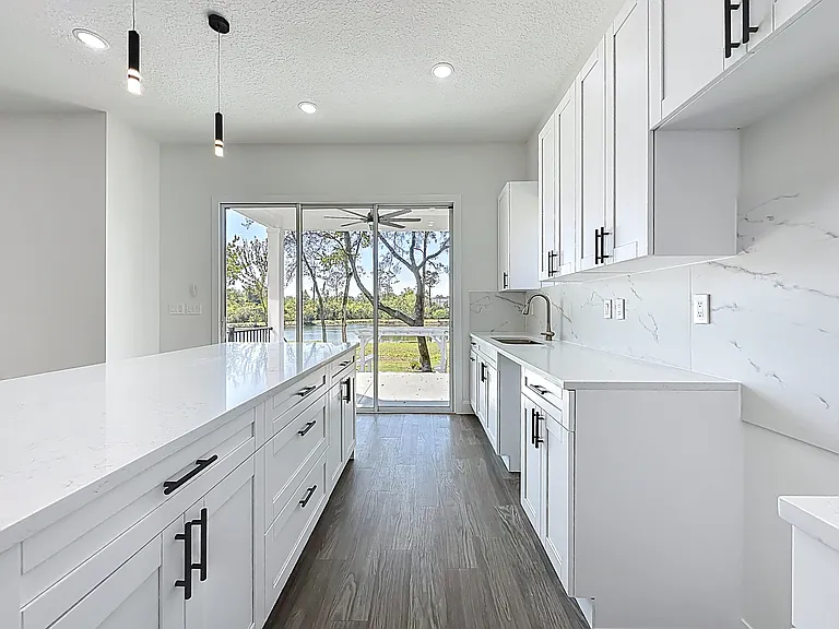 2121 Broad Water Dr — Photo 21