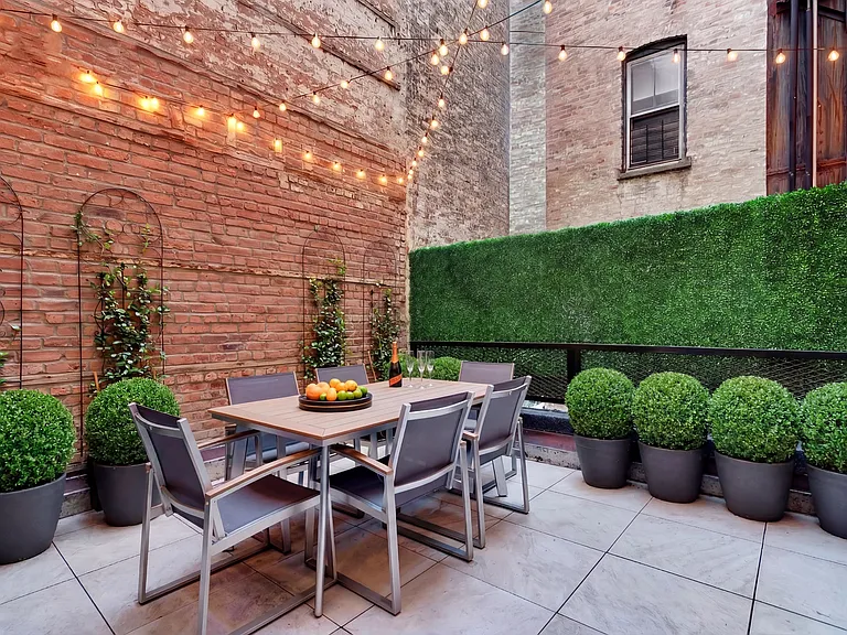 92 Perry St #5 — Photo 3