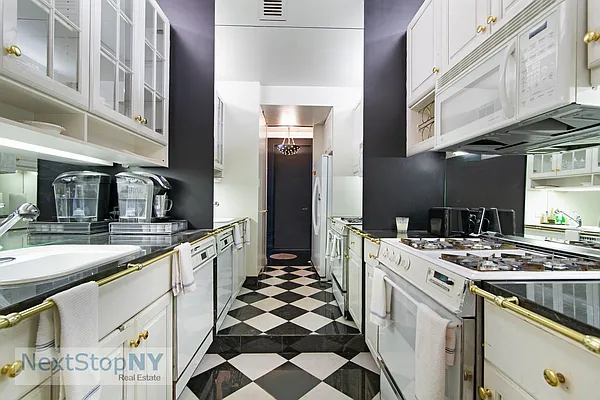 Rented by NextStopNY | media 4