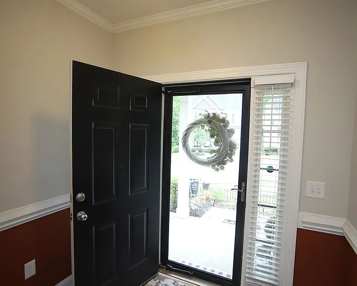 709 Lone Pine Loop — Photo 3