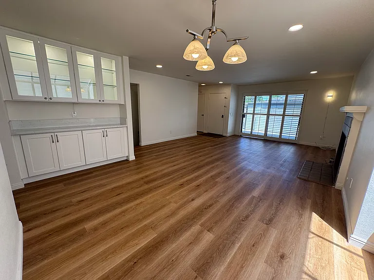 606 E Workman St — Photo 5