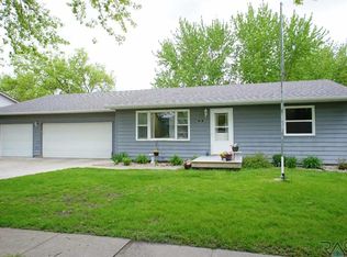 212 W Ponderosa Dr, Brandon, SD 57005