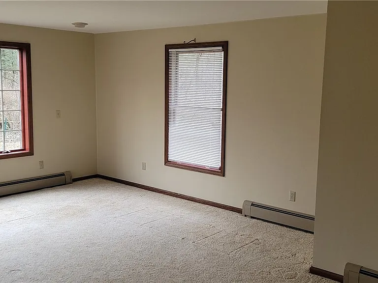 1028 E Main St — Photo 10
