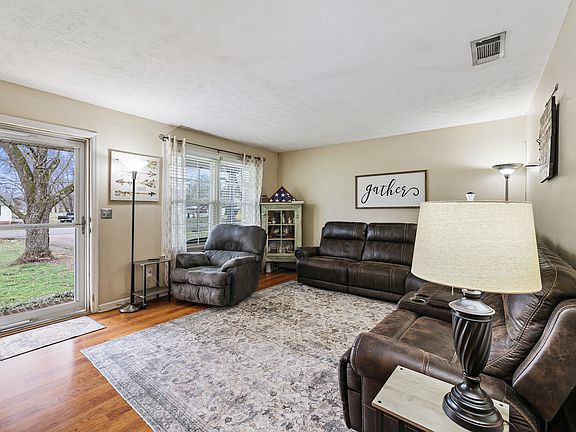 4th image of 212 Glenrose Ln
