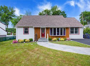 31 Tomahawk Dr, White Plains, NY 10603