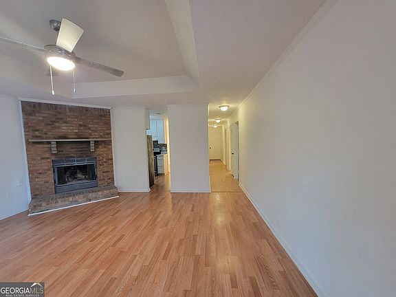 4th image of 1086 Summer Brook Rd
