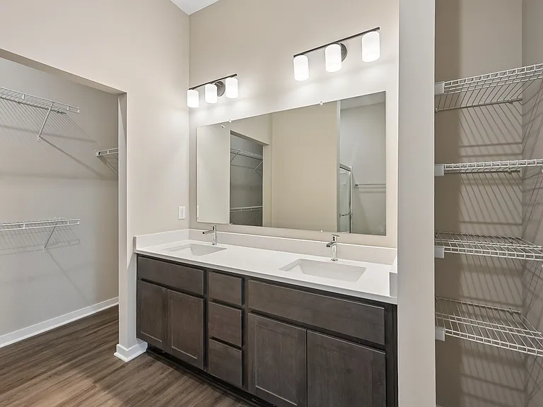 Flats at Sugar Run — Photo 14