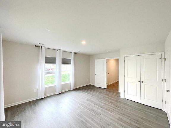 5th image of 23395 Leyland St
