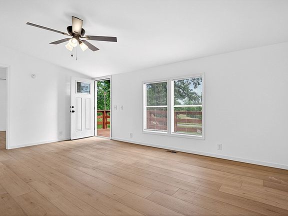 5th image of 1437 Jefferson Rd