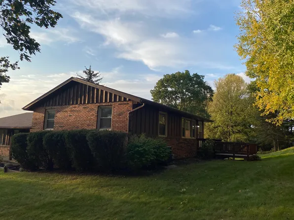 3337 Townsend St NW, Uniontown, OH 44685