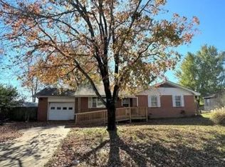 215 W 4th St, Tahlequah, OK 74464