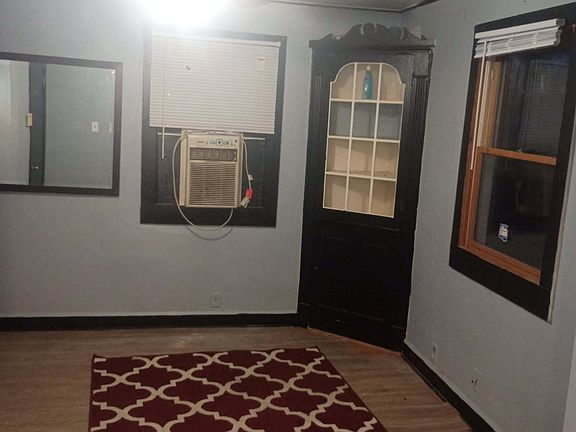 5th image of 4625 Evanston Ave
