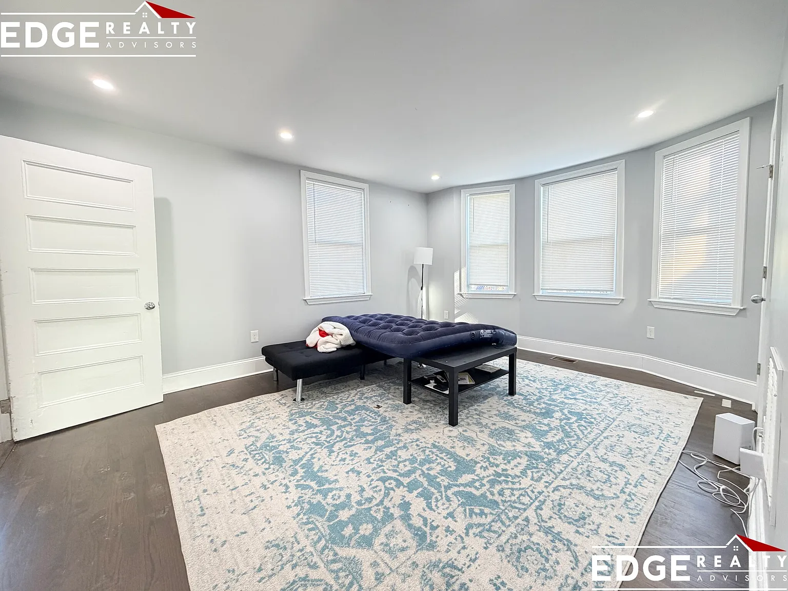 4 bed, 2200 sqft, $4,800 — Photo 2